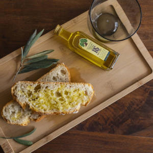 aceite de oliva virgen extra y pan